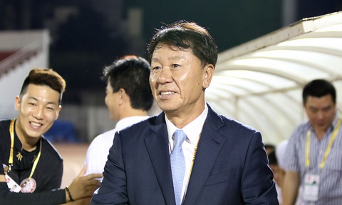 HLV Chung Hae Seong khi dẫn dắt CLB TP.HCM giành ngôi á quân V-League 2019 - Ảnh: HOÀNG TÙNG HLV Chung Hae Seong khi dẫn dắt CLB TP.HCM giành ngôi á quân V-League 2019 - Ảnh: HOÀNG TÙNG