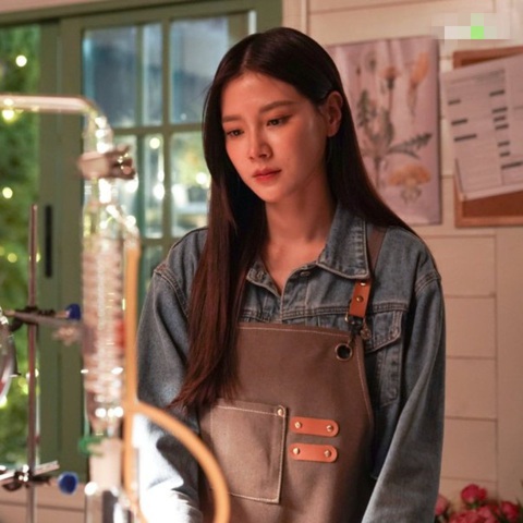 Đọ sắc dàn sao 'Người đẹp Gangnam' bản Thái và Hàn- Ảnh 2. Mỹ nhân Thái Baifern đảm nhận vai cô nàng xinh đẹp nhờ dao kéo