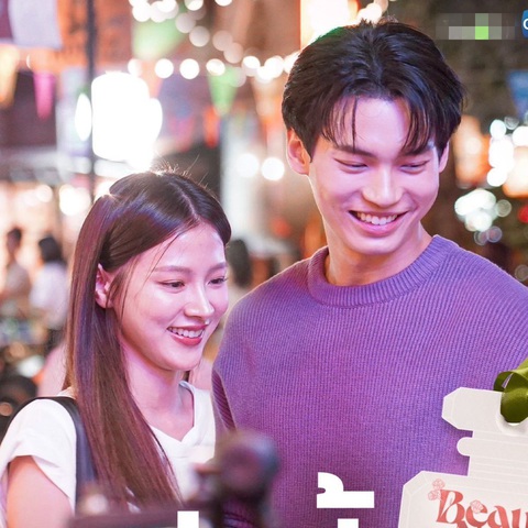 Đọ sắc dàn sao 'Người đẹp Gangnam' bản Thái và Hàn- Ảnh 3. Baifern và bạn diễn nam kém 7 tuổi ở hậu trường phim