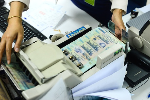 Các ngân hàng thương mại không chỉ gặp khó trong việc cho vay mà còn đối diện với nguy cơ nợ xấu tăng cao - Ảnh: QUANG ĐỊNH Thủ tướng yêu cầu có nhiều biện pháp thúc đẩy tăng trưởng tín dụng - Ảnh: QUANG ĐỊNH