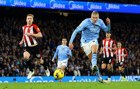 Tin tức thể thao sáng 21-2: Thắng trận đá bù, Man City qua mặt Arsenal- Ảnh 1. Haaland ghi bàn duy nhất của trận đấu - Ảnh: REUTERS