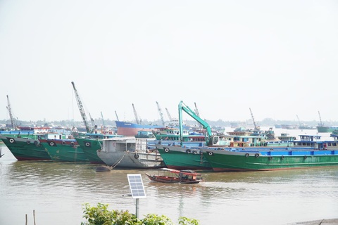 An Giang kiểm điểm 126 cán bộ, công chức, viên chức vi phạm- Ảnh 1. An Giang đã thu hồi 6 mỏ, khu mỏ cát, truy thu hàng tỉ đồng và kiểm điểm 126 cán bộ, công chức, viên chức - Ảnh: CHÍ HẠNH
