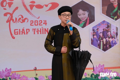 Hội Lim khai hội, liền chị nhí 5 tuổi hát quan họ gây sốt- Ảnh 8. Một liền anh hát bài Nam nhi - Ảnh: ĐẬU DUNG