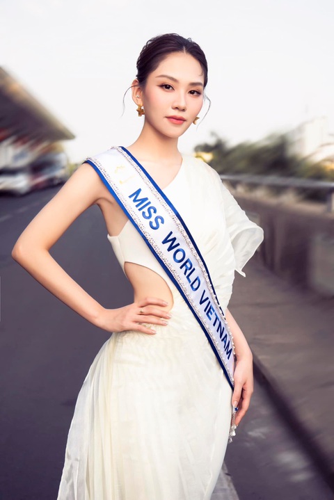 Mai Phương bị phản ứng tiêu cực về phần thi đầu tiên ở Miss World- Ảnh 1. Hoa hậu Mai Phương lên đường dự thi Miss World lần thứ 71 tại Ấn Độ