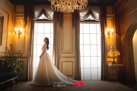 'Marry my husband' gây sốt khi tung bộ ảnh cưới đẹp xuất sắc của Park Min Young và Na In Woo- Ảnh 8. Park Min Young xinh đẹp trong váy cưới