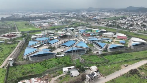 Nhà tù La Regional, nơi giam giữ José Adolfo Macías, trùm băng đảng Los Chorenos khét tiếng của Ecuador - Ảnh: CNN Nhà tù La Regional, nơi giam giữ thủ lĩnh José Adolfo Macías của băng Los Chorenos - Ảnh: Chụp màn hình CNN