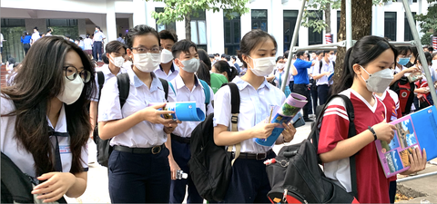 Mới có hơn 35.000 thí sinh đăng ký dự thi đánh giá năng lực Đại học Quốc gia TP.HCM- Ảnh 1. Thí sinh tham dự kỳ thi đánh giá năng lực Đại học Quốc gia TP.HCM năm 2023 - Ảnh: TRẦN HUỲNH