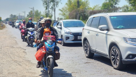 Thời tiết hôm nay 22-2: Đông Nam Bộ và vùng núi Tây Bắc nắng nóng oi bức- Ảnh 1. Hôm nay 22-2, thời tiết Nam Bộ duy trì nắng nóng - Ảnh: NGỌC KHẢI