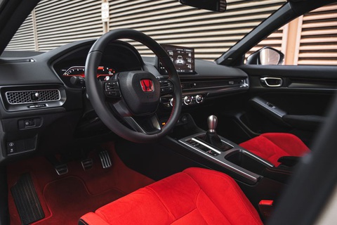 Chủ xe Honda Civic Type R biển ngũ quý 1: 'Xe phổ thông nhưng lái hay hơn xe sang'- Ảnh 5. Chủ xe Honda Civic Type R biển ngũ quý 1: 'Xe phổ thông nhưng lái hay hơn xe sang'- Ảnh 5.
