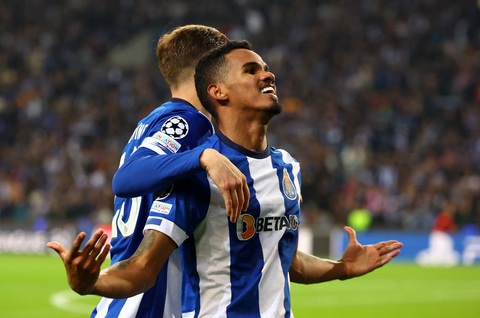 Siêu phẩm phút bù giờ cuối cùng giúp Porto hạ Arsenal- Ảnh 1. Niềm vui của Galeno sau khi ghi bàn vào lưới Arsenal - Ảnh: REUTERS