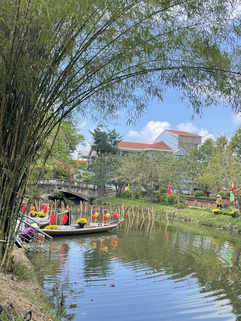 Khoảnh khắc Tết của tôi: Về cầu ngói Thanh Toàn xem hội bài chòi- Ảnh 2. Dòng sông Như Ý thanh bình - Ảnh: PHẠM THỊ NHUNG