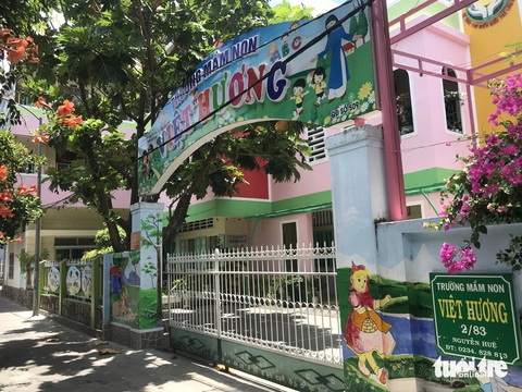 Trường mẫu giáo Việt Hương, Huế từng là nơi bà Ân Phi ở và "đối thoại" với phu quân trong suốt 8 năm dù nhà vua đã khuất bóng từ lâu - Ảnh: THÁI LỘC Trường mẫu giáo Việt Hương, Huế từng là nơi bà Ân Phi ở và "đối thoại" với phu quân trong suốt 8 năm dù nhà vua đã khuất bóng từ lâu - Ảnh: THÁI LỘC