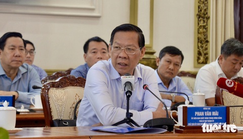 Vành đai 4 TP.HCM: Làm ngày làm đêm để kịp trình Quốc hội kỳ họp tới, khởi công đầu 2025- Ảnh 1. Chủ tịch UBND TP.HCM Phan Văn Mãi mong muốn các địa phương nỗ lực khởi công vành đai 4 TP.HCM trong năm 2025 - Ảnh: THU DUNG