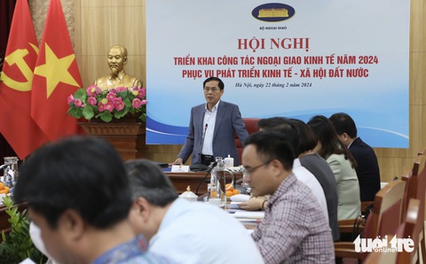 Ngoại giao kinh tế 2024: Đẩy mạnh bán dẫn, công nghệ cao- Ảnh 1. Bộ trưởng Bộ Ngoại giao Bùi Thanh Sơn phát biểu chỉ đạo tại hội nghị - Ảnh: DUY LINH
