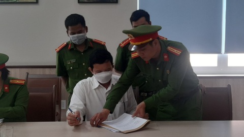 Ông Trịnh Quang Trí - nguyên giám đốc CDC Đắk Lắk chỉ đạo các nhân viên hợp thức hóa hồ sơ, gây thiệt hại gần 7 tỉ đồng - Ảnh: TRUNG TÂN Ông Trịnh Quang Trí - nguyên giám đốc CDC Đắk Lắk - chỉ đạo các nhân viên hợp thức hóa hồ sơ, gây thiệt hại gần 7 tỉ đồng - Ảnh: TÂM AN