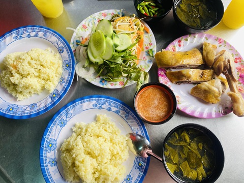 Khoảnh khắc Tết của tôi: Du xuân trên đèo Ngoạn Mục- Ảnh 5. Cơm gà Phan Rang - Ảnh: HOÀNG NGỌC THANH