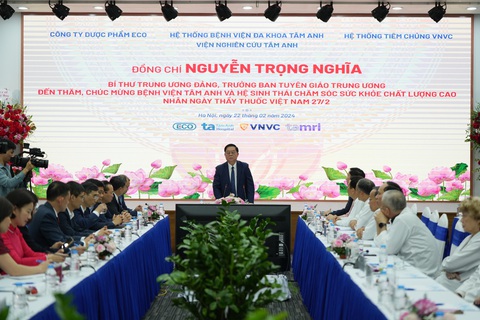 Hệ sinh thái y tế 'lấy sự hài lòng của người bệnh làm mục tiêu' đổi mới- Ảnh 6. Ông Nguyễn Trọng Nghĩa, Bí thư Trung ương Đảng, Trưởng Ban Tuyên giáo Trung ương phát biểu trong chuyến thăm. Ảnh: Đ.H