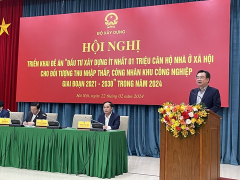 Gói tín dụng 120.000 tỉ giải ngân nhỏ giọt dù nhu cầu vay vốn rất lớn- Ảnh 1. Bộ trưởng Bộ Xây dựng phát biểu tại hội nghị - Ảnh: B.NGỌC