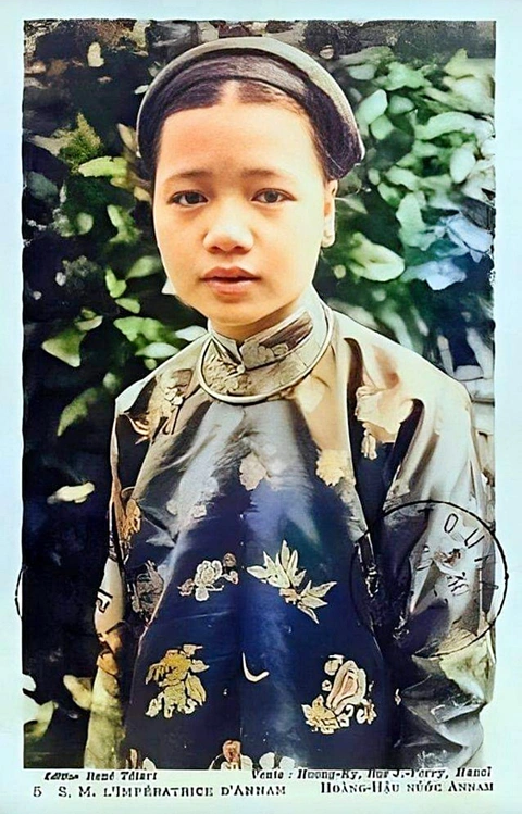 Bí ẩn vợ vua phải làm bánh bán dạo - Kỳ 4: Mấy mươi năm “Hoàng hậu nước An Nam” Hồ Thị Chỉ trên một tấm bưu ảnh của người Pháp đương thời - Ảnh tư liệu