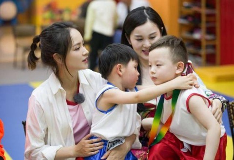 'Super mom' có Giả Tịnh Văn, Đổng Khiết tham gia ra mắt phiên bản Việt- Ảnh 2. Hình ảnh Super mom phiên bản Trung Quốc