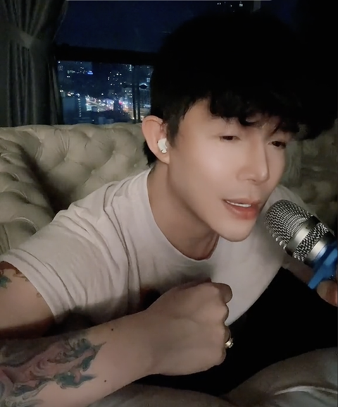 Nathan Lee tái xuất, có thái độ 'lạ lắm' về những ồn ào showbiz- Ảnh 5. Trở lại showbiz sau gần 1 năm mất hút, Nathan Lee cho biết thấy sợ vì tình trạng livestream nở rộ, dù trước đó anh là người mở livestream mỗi đêm để tám chuyện với fan của mình.