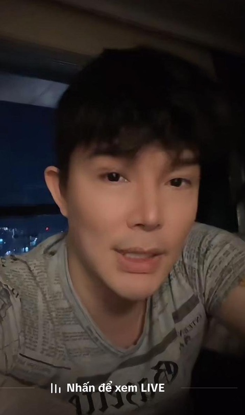 Nathan Lee tái xuất, có thái độ 'lạ lắm' về những ồn ào showbiz- Ảnh 1. Nathan Lee từ chối nói về những người không quen trong showbiz, bày tỏ sợ những ồn ào