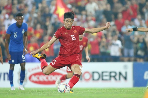 Vòng loại World Cup 2026: 'Châu Âu hóa' tuyển Indonesia- Ảnh 3. Đình Bắc bị kỷ luật vì mắc bệnh "ngôi sao" - Ảnh: HOÀNG TÙNG