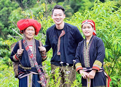 Tìm lẽ sống nơi rừng xanh- Ảnh 1. Cuộc sống của Phan Quốc Dũng luôn gắn với các cánh rừng nhiệt đới - Ảnh: Q.D.