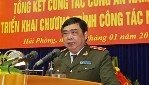 Vụ mua bán hóa đơn khiến ông Đỗ Hữu Ca bị bắt: Cán bộ thuế đòi ăn chia thế nào?- Ảnh 3. Vụ việc mua bán hóa đơn của vợ chồng Trương Xuân Đước khiến cựu giám đốc Công an TP Hải Phòng Đỗ Hữu Ca vướng vào lao lý, do hành vi lừa đảo việc có khả năng chạy án - Ảnh: THU NHUNG