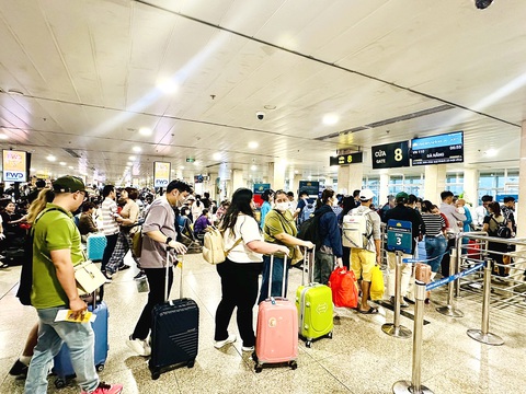 Vé máy bay Tết khan hiếm và đắt đỏ: Các hãng bay có Những ngày gần đây (sau Tết), vé máy bay vẫn hiếm và đắt đỏ, đặc biệt tình trạng hoãn (delay) vẫn diễn ra - Ảnh: C.Trung