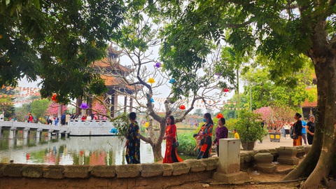Chùa Nôm (Hưng Yên mùng 6 Tết Giáp Thìn) Chùa Nôm (Hưng Yên) mùng 6 tháng giêng Giáp Thìn - Ảnh: C.K.