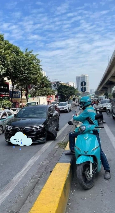 Ảnh vui 23-2: 'Bên em có chú bảo vệ làm 10 năm không mất chiếc xe nào!'- Ảnh 4. Anh em cùng nhà mà...