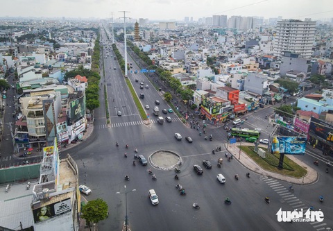 Sắp dỡ vòng xoay nút giao Phạm Văn Đồng - Lê Quang Định- Ảnh 8. Việc tháo dỡ vòng xoay và điều chỉnh giao thông tại giao lộ này được kỳ vọng sẽ thay đổi tình trạng