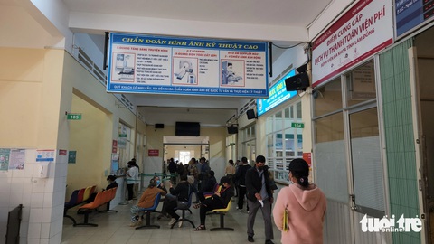Sửa quy trình làm bệnh nhân Lâm Đồng bị nội soi oan- Ảnh 1. Bệnh nhân chờ làm thủ tục khám tại khoa chẩn đoán hình ảnh Bệnh viện Đa khoa tỉnh Lâm Đồng - Ảnh: M.V