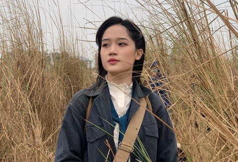 Diễn viên chính Cao Thị Thùy Linh trên phim trường Đào, phở và piano - Ảnh: NVCC Diễn viên chính Cao Thị Thùy Linh trên phim trường Đào, phở và piano - Ảnh: NVCC