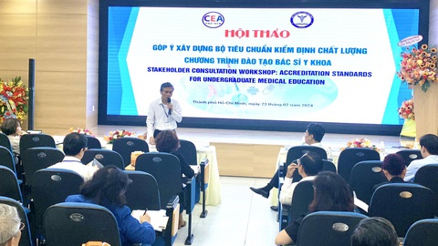 Nhiều tổ chức hợp sức để thế giới công nhận bằng bác sĩ y khoa của Việt Nam- Ảnh 3. Các chuyên gia góp ý tại hội thảo ngày 23-2 - Ảnh: TRẦN HUỲNH