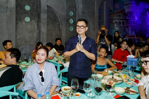Khởi động năm mới, loạt ngôi sao đóng góp cho Tổ chức phẫu thuật Nụ Cười- Ảnh 2. Đạo diễn thời trang Long Kan