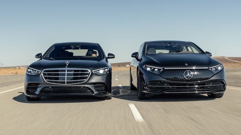Mercedes-Benz đổi ý, chậm tiến độ điện hóa, giữ lại xe xăng sau 2030- Ảnh 1. Mercedes-Benz đổi ý, cho xe xăng - điện song hành, thay vì chỉ bán xe điện từ năm 2030 như dự kiến ban đầu - Ảnh: Car and Driver