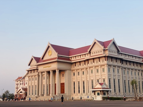 Khoảnh khắc Tết của tôi: Đem hương Tết Việt du xuân đất Lào- Ảnh 9. Nhà Quốc hội Lào.
