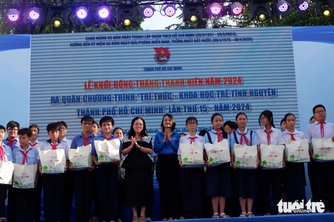 TP.HCM khởi động Tháng thanh niên 2024 tình nguyện vì cộng đồng- Ảnh 2. Chương trình chăm lo cho thiếu nhi bị ảnh hưởng bởi dịch COVID-19