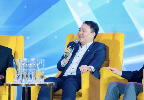 PNJ là Top 1 'Nhà tuyển dụng được yêu thích nhất 2023' ngành bán lẻ, bán sỉ- Ảnh 3. Theo ông Lê Trí Thông, PNJ tạo ra môi trường, không gian của sự khai phóng - Ảnh: NHẬT HOÀNG