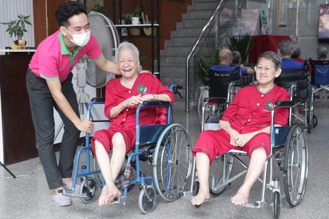 Bước vào tuổi Với tốc độ già hóa dân số tăng nhanh, xu hướng phát triển của mô hình viện dưỡng lão ở Việt Nam là xu thế tất yếu - Ảnh: CẨM NƯƠNG