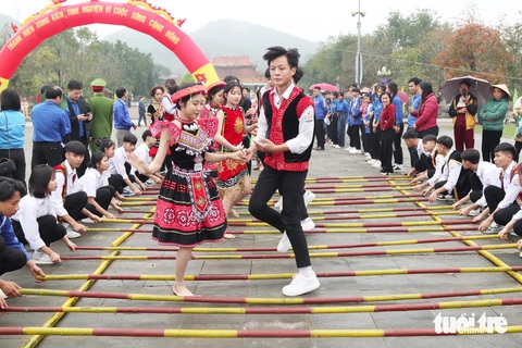 Chủ tịch Quốc hội mong muốn Tháng Thanh niên giữ tinh thần 'mãi mãi tuổi 20'- Ảnh 5. Nhiều hoạt động sôi nổi trong ngày phát động Tháng Thanh niên năm 2024 được đồng loạt tổ chức - Ảnh: DOÃN HÒA