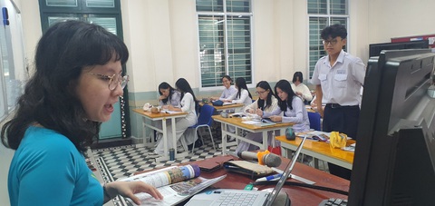TP.HCM khảo sát năng lực hàng loạt học sinh để làm gì?- Ảnh 1. Một tiết học ngoại ngữ của học sinh lớp 11, Trường THPT Lê Quý Đôn, quận 3, TP.HCM. Sắp tới, những học sinh này sẽ làm bài khảo sát năng lực ngoại ngữ theo đề của Sở Giáo dục và Đào tạo TP - Ảnh: H.HG.