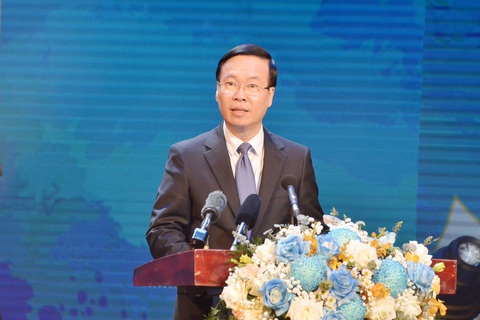 Chủ tịch nước Võ Văn Thưởng phát biểu tại chương trinh Tôn vinh Thầy thuốc Việt Nam và trao giải cuộc thi viết Chủ tịch nước Võ Văn Thưởng phát biểu tại chương trình Tôn vinh thầy thuốc Việt Nam và trao giải cuộc thi viết "Sự hy sinh thầm lặng" tối 26-2 - Ảnh: BTC
