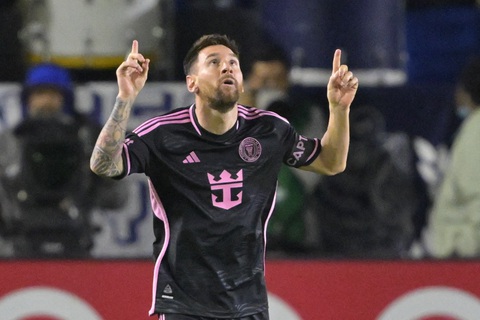 Người hâm mộ bán xe mua vé xem Messi thi đấu- Ảnh 2. Messi ghi bàn cứu Inter Miami thoát thua - Ảnh: REUTERS