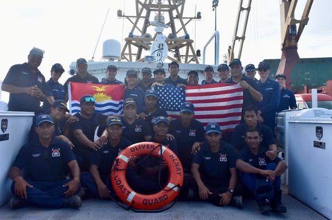 Lực lượng tuần duyên Mỹ có cuộc tuần tra chung với Kiribati sau gần một thập kỷ - Ảnh: USCG Lực lượng tuần duyên Mỹ có cuộc tuần tra chung với Kiribati sau gần một thập kỷ - Ảnh: USCG