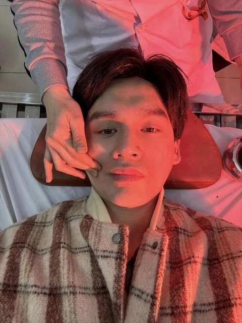 Nguyễn Trần Trung Quân liệt dây thần kinh mặt, méo miệng, stress nặng và mất ngủ kéo dài- Ảnh 2. Hiện tình trạng sức khỏe của Nguyễn Trần Trung Quân đã có chuyển biến tích cực - Ảnh: NVCC