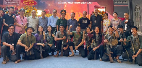 Lễ khai máy phim điện ảnh Địa đạo của đạo diễn Bùi Thạc Chuyên - Ảnh: Facebook Lương Bích Ngọc Lễ khai máy phim điện ảnh Địa đạo của đạo diễn Bùi Thạc Chuyên - Ảnh: Facebook Lương Bích Ngọc