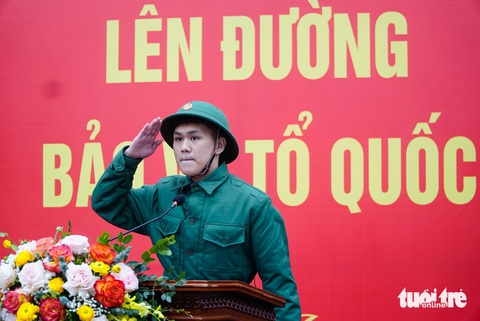 Đội mưa tiễn tân binh lên đường nhập ngũ- Ảnh 3. Bạn Trần Quốc Đạt (quận Ba Đình, Hà Nội) quyết tâm hoàn thành tốt nhiệm vụ